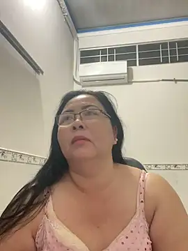 Snapshot of NDith chatting on December 2, 2025, 8:48 pm NDith online show from December 2, 2025, 8:48 pm