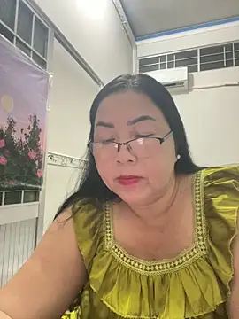 Snapshot of NDith chatting on December 4, 2025, 11:30 am NDith online show from December 4, 2025, 11:30 am