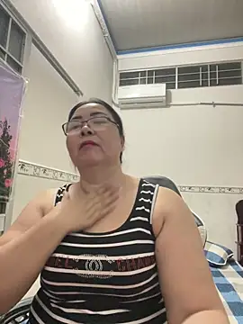 Snapshot of NDith chatting on December 17, 2025, 11:27 am NDith online show from December 17, 2025, 11:27 am