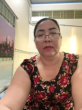 Snapshot of NDith chatting on December 17, 2025, 11:33 pm NDith online show from December 17, 2025, 11:33 pm