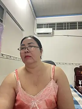 Snapshot of NDith chatting on December 19, 2025, 2:13 pm NDith online show from December 19, 2025, 2:13 pm