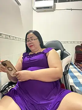 Snapshot of NDith chatting on December 21, 2025, 1:51 pm NDith online show from December 21, 2025, 1:51 pm