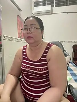 Snapshot of NDith chatting on February 4, 2026, 12:22 pm NDith online show from February 4, 2026, 12:22 pm