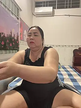 Snapshot of NDith chatting on February 10, 2026, 12:20 pm NDith online show from February 10, 2026, 12:20 pm