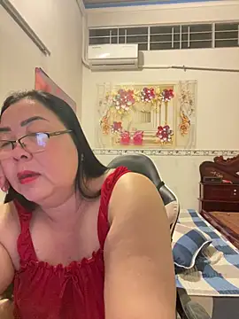 Snapshot of NDith chatting on February 17, 2026, 6:14 pm NDith online show from February 17, 2026, 6:14 pm