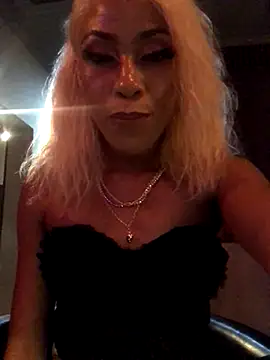 Snapshot of Kylie_Hairy_Bbc chatting on December 5, 2024, 7:49 pm Kylie Hairy Bbc online show from December 5, 2024, 7:49 pm