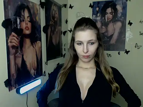 Snapshot of StrangerGi chatting on November 13, 2025, 12:48 pm StrangerGi online show from November 13, 2025, 12:48 pm