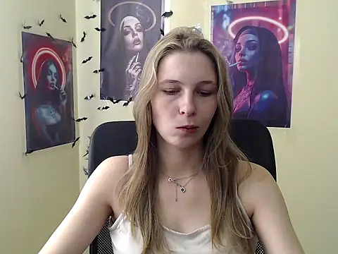 Snapshot of StrangerGi chatting on April 4, 2026, 6:00 am StrangerGi online show from April 4, 2026, 6:00 am