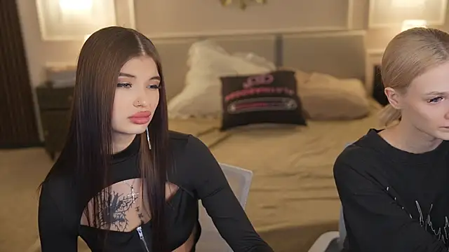 Lucy And Elza Fantasy online show from November 30, 2025, 3:38 pm