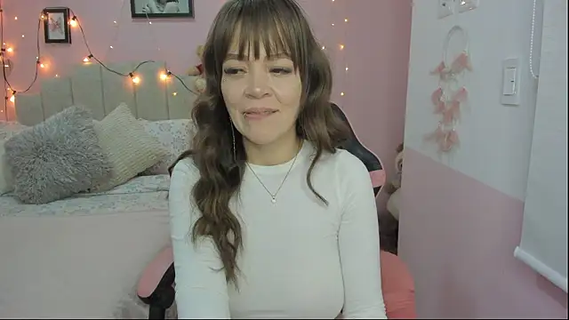 Snapshot of emilyharrix chatting on March 20, 2026, 10:25 pm emilyharrix online show from March 20, 2026, 10:25 pm