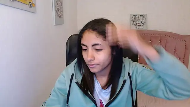 shaneelle online show from March 13, 2025, 3:11 am