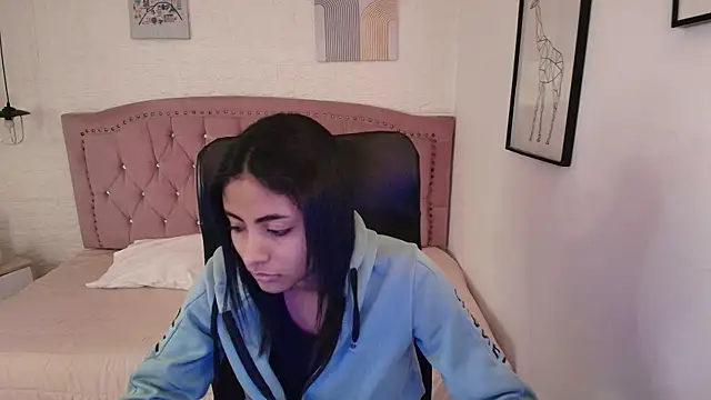 shaneelle online show from November 17, 2025, 3:12 am