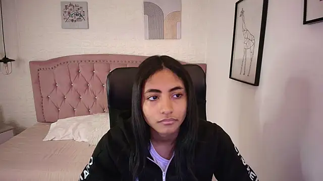 shaneelle online show from November 18, 2025, 3:01 am