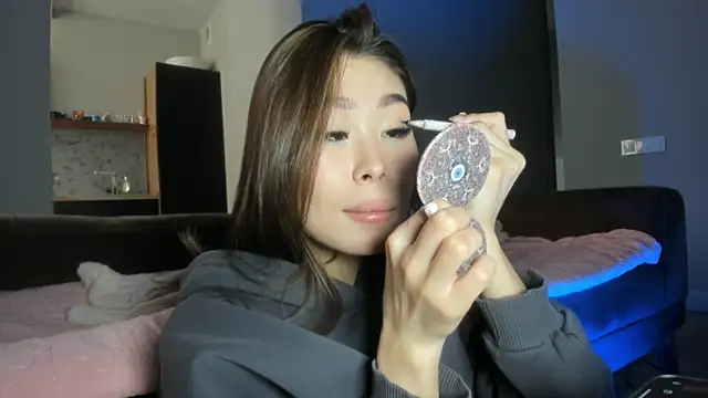 Yukisans online show from February 27, 2025, 9:54 am