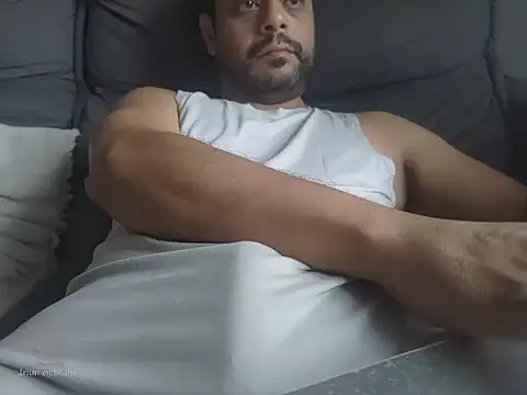 HornyBeachBoyBR online show from September 22, 2025, 1:13 pm