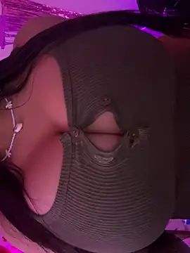 Snapshot of izanmiller2001 chatting on February 22, 2026, 11:14 pm izanmiller2001 online show from February 22, 2026, 11:14 pm