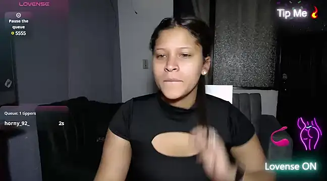 Snapshot of Miel_canela chatting on March 3, 2025, 8:43 pm Miel canela online show from March 3, 2025, 8:43 pm