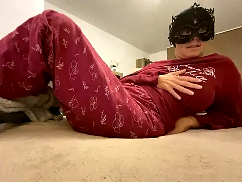 Snapshot of Marilou1983 chatting on September 18, 2025, 8:11 pm Marilou1983 online show from September 18, 2025, 8:11 pm