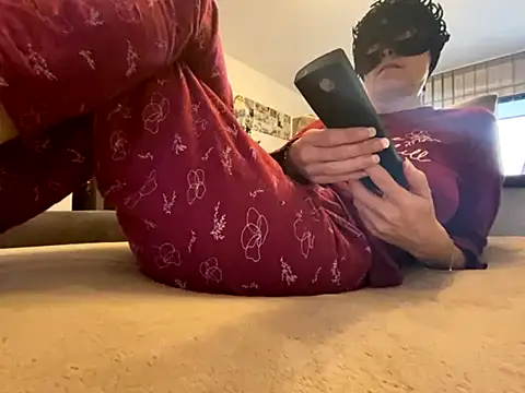 Snapshot of Marilou1983 chatting on December 19, 2025, 8:43 am Marilou1983 online show from December 19, 2025, 8:43 am