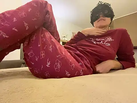 Snapshot of Marilou1983 chatting on February 15, 2026, 9:55 pm Marilou1983 online show from February 15, 2026, 9:55 pm