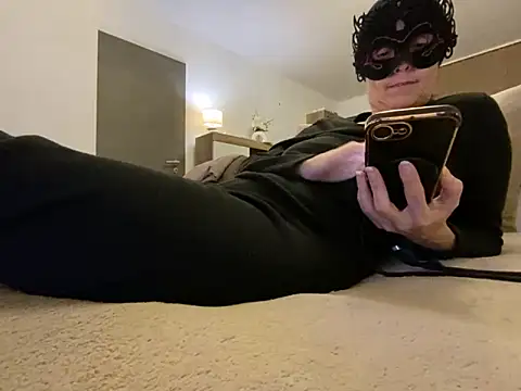 Snapshot of Marilou1983 chatting on February 16, 2026, 10:06 pm Marilou1983 online show from February 16, 2026, 10:06 pm