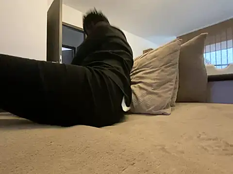 Snapshot of Marilou1983 chatting on February 18, 2026, 11:17 am Marilou1983 online show from February 18, 2026, 11:17 am