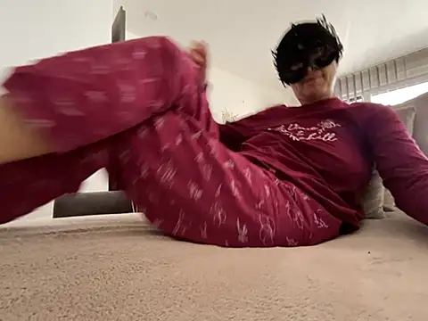 Snapshot of Marilou1983 chatting on March 9, 2026, 9:13 am Marilou1983 online show from March 9, 2026, 9:13 am