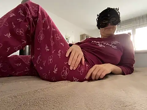 Snapshot of Marilou1983 chatting on March 22, 2026, 12:30 pm Marilou1983 online show from March 22, 2026, 12:30 pm