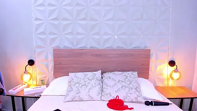 Stacey white  online show from September 26, 2025, 8:13 pm