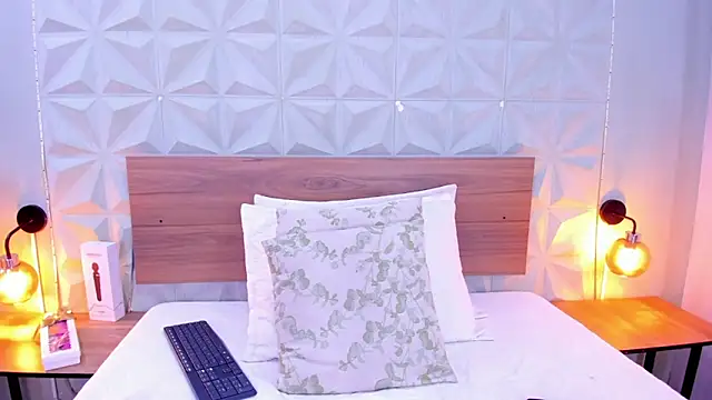 Stacey white  online show from October 3, 2025, 8:28 pm