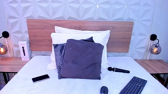 Stacey white  online show from November 29, 2025, 6:44 pm