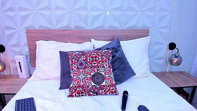 Stacey white  online show from January 5, 2026, 8:01 pm