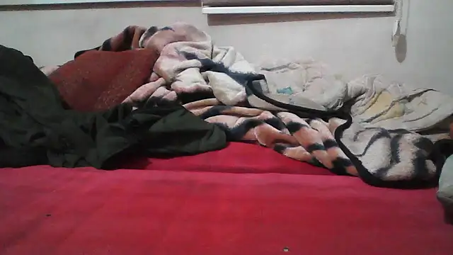 Snapshot of ekimeskim1 chatting on January 14, 2026, 6:35 pm ekimeskim1 online show from January 14, 2026, 6:35 pm