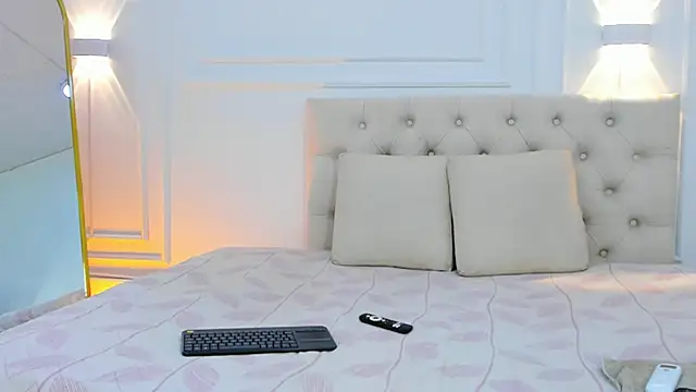 Snapshot of lola_red95 chatting on June 10, 2026, 1:10 pm lola red95 online show from June 10, 2026, 1:10 pm
