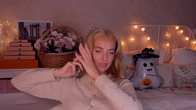 Snapshot of aestetick chatting on October 18, 2025, 3:46 pm aestetick online show from October 18, 2025, 3:46 pm