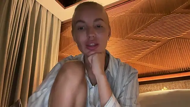 Snapshot of aestetick chatting on November 29, 2025, 1:14 pm aestetick online show from November 29, 2025, 1:14 pm