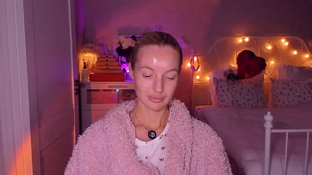 aestetick online show from March 10, 2026, 3:06 pm