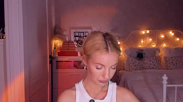 aestetick online show from March 18, 2026, 2:42 pm