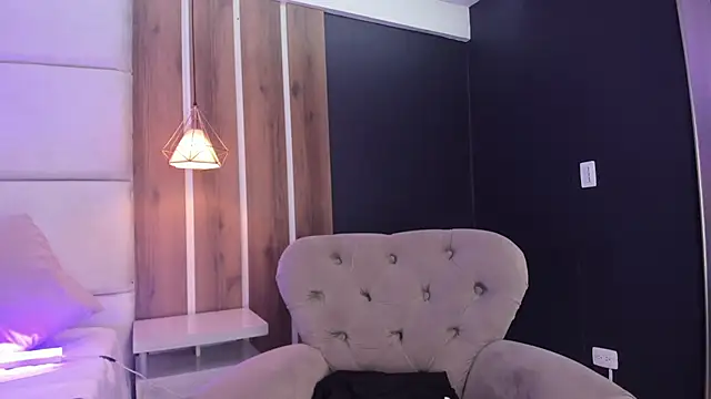 Snapshot of AmmyJones_ chatting on July 10, 2026, 7:05 pm AmmyJones online show from July 10, 2026, 7:05 pm