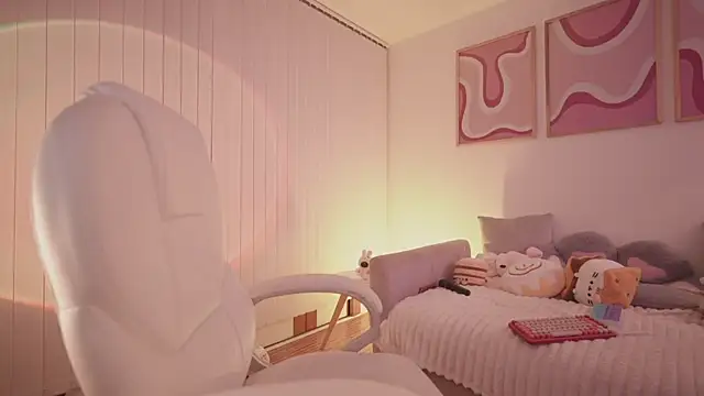 Snapshot of -SofiaCastillo- chatting on February 12, 2025, 12:33 pm -SofiaCastillo- online show from February 12, 2025, 12:33 pm