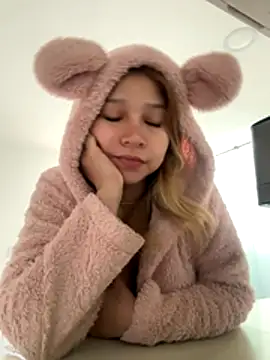 Snapshot of -SofiaCastillo- chatting on November 28, 2025, 1:14 pm -SofiaCastillo- online show from November 28, 2025, 1:14 pm