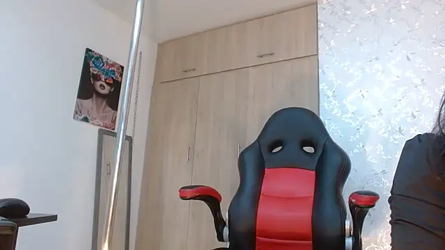 Snapshot of PaulinaRubio_ chatting on February 21, 2025, 10:26 pm PaulinaRubio online show from February 21, 2025, 10:26 pm