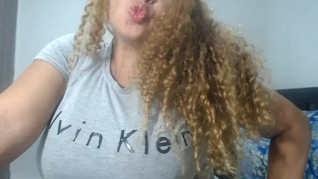 Snapshot of BustyAmanda chatting on February 21, 2025, 4:18 am BustyAmanda online show from February 21, 2025, 4:18 am