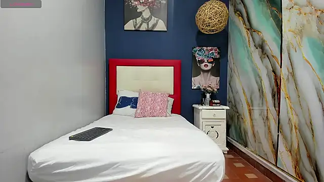 Snapshot of BustyAmanda chatting on November 13, 2025, 8:41 pm BustyAmanda online show from November 13, 2025, 8:41 pm