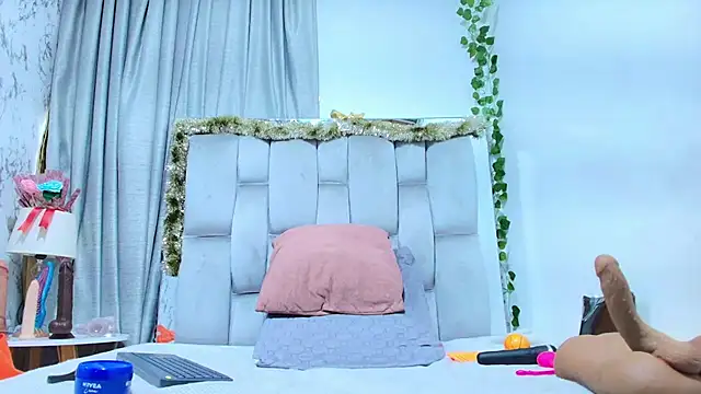  Marcela   online show from December 18, 2025, 12:33 pm