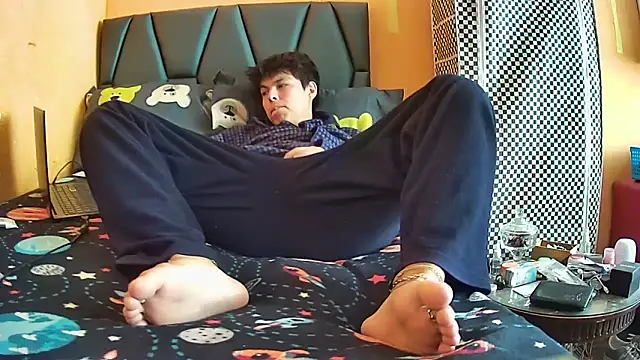 diegotorresd2312 online show from April 26, 2026, 6:49 pm