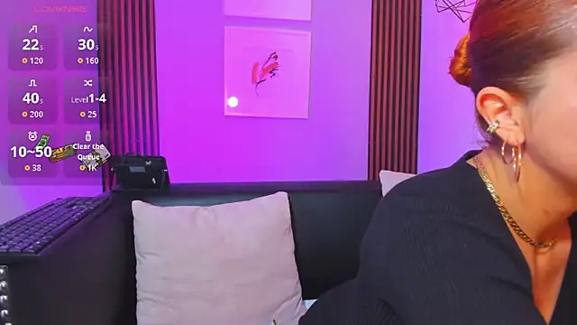 Nahiajhonson  online show from March 14, 2026, 12:21 pm