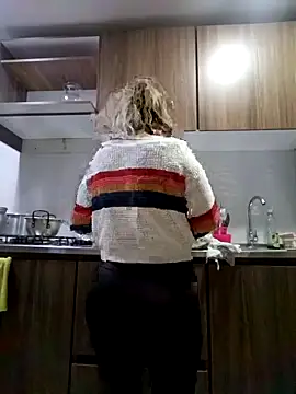 coral smitth online show from December 3, 2025, 6:39 pm