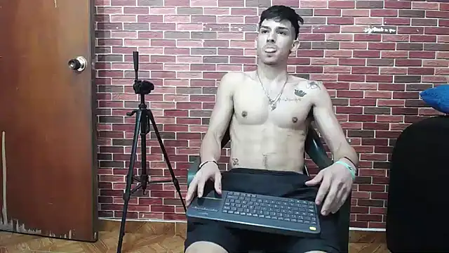 Snapshot of MasterSEX420 chatting on January 14, 2025, 7:48 am MasterSEX420 online show from January 14, 2025, 7:48 am