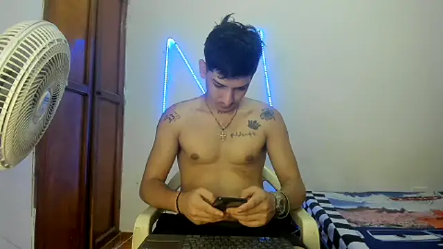 Snapshot of MasterSEX420 chatting on October 6, 2025, 7:22 pm MasterSEX420 online show from October 6, 2025, 7:22 pm